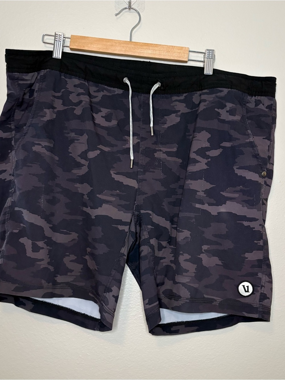 Vuori men’s shorts camo print athletic outdoor gorpcore workout casual Large/XL